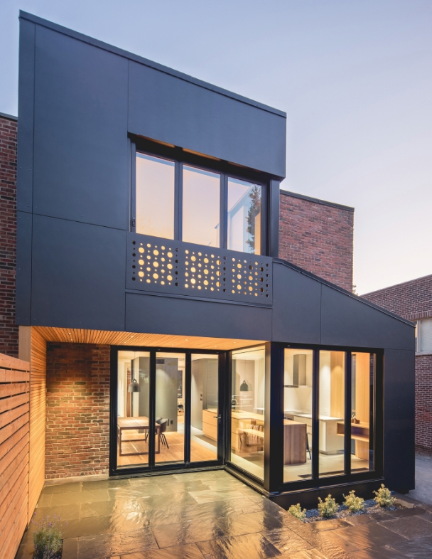 Une maison vue de face